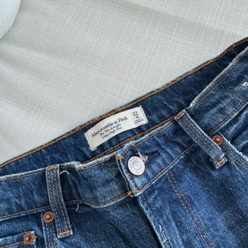 Abercrombie Ultra High Rise 90s Straight Jean - Picture 4 of 5